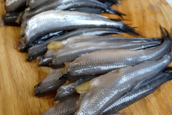 Lo sperlano pulito e preparato per il fritto