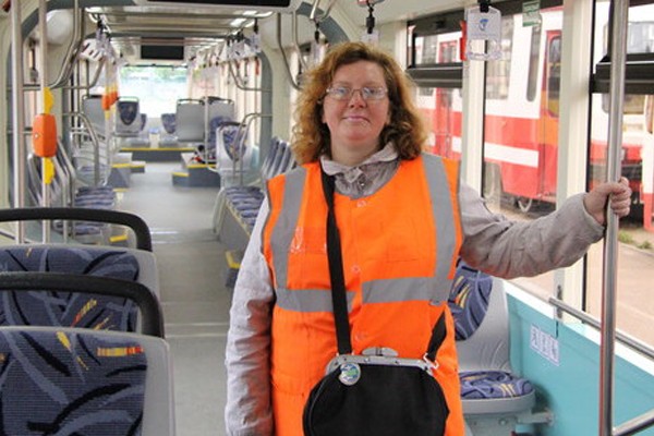 Il controllore nella cabina del tram
