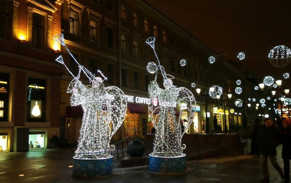 Gli angeli sulla Malaya Sadovaya Capodanno San Pietroburgo Gli angeli sulla Malaya Sadovaya Capodanno
