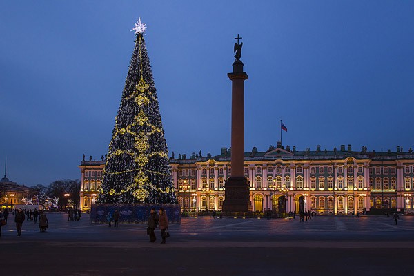 L'albero di Natale sulla Piazza dell Palazzo Capodanno San Pietroburgo L'albero di Natale sulla Piazza dell Palazzo