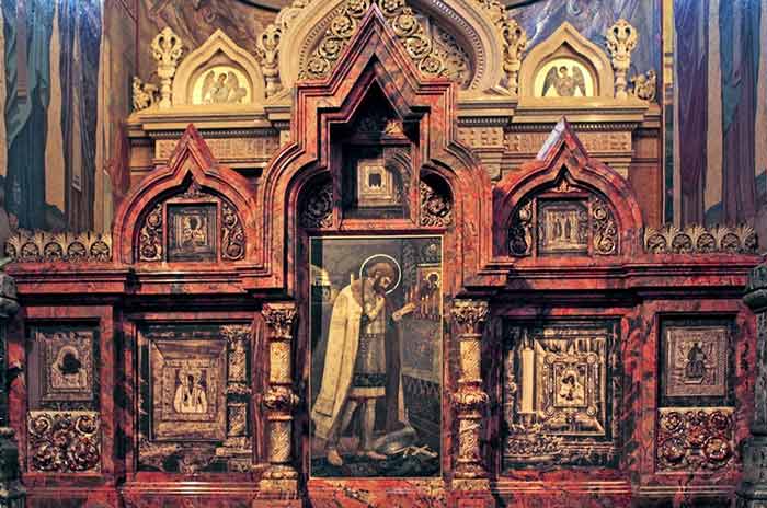 Il kiot con l'icona raffigurante San principe Alessandro Nevskij Il kiot con l'icona raffigurante San principe Alessandro Nevskij