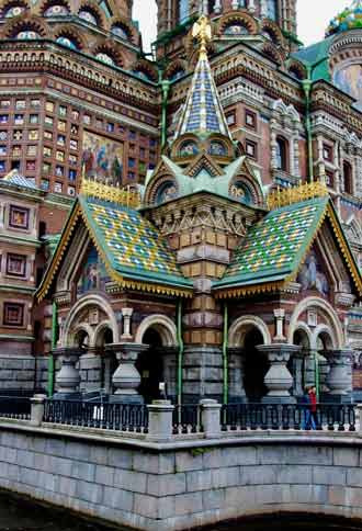 la facciata della cattedrale del Salvatore sul Sangue Versato San Pietroburgo la facciata della cattedrale del Salvatore sul Sangue Versato San Pietroburgo